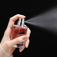 Flacon de parfum de luxe personnalisé, base épaisse en verre, vaporisateur fin, design carré coloré, emballage OEM
