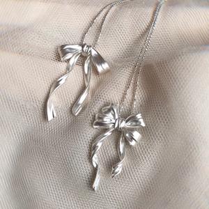 Collar de Perlas con Lazo de Dos Enamorados para Mujer, Cadena de Clavícula de Plata Pura S925, Diseño Religioso de Lujo en Oro, para Nicho Dulce - Product Image 1