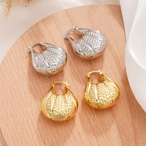 Orecchini a Cerchio Delicati a Forma di Conchiglia per Donne, Eleganti Gioielli da Vacanza in Stile Costiero - Product Image 1