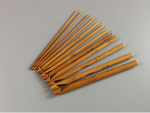 Outils de tricotage au crochet en <span class=keywords><strong>bois</strong></span> faits à la main de petite taille en gros crochets cylindriques carbonisés durables pour l'artisanat de bricolage - Product Image 3