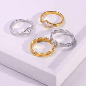 Vente <span class=keywords><strong>en</strong></span> gros Bagues solitaires <span class=keywords><strong>en</strong></span> acier inoxydable plaqué or 18 carats avec zircon cubique CZ Bijoux de couleur à la mode pour femmes - Product Image 5