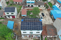 Structure de montage photovoltaïque modulaire pour toiture en tuiles industrielles, en AL6005-T5 et SUS304 anodisé, charge de neige 1,4 KN/m, pour une installation solaire fiable.