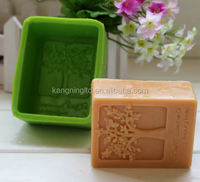 Meilleure Vente Moule à Savon en Silicone Fait Main Motif Arbre Joyeux MOQ 1000 PIÈCES Couleur Violette Disponible