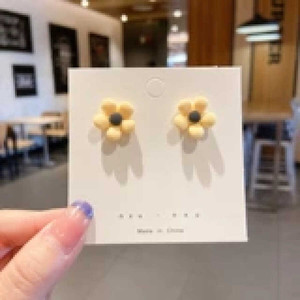 ต่างหูคริสตัลไรน์สโตนรูปพระจันทร์สีทองหรูหราเรียบง่ายแฟชั่นมาแรง - Product Image 1