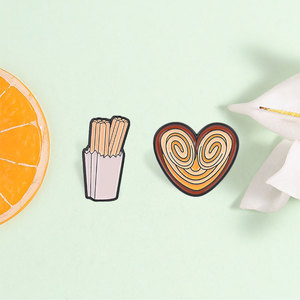 Ensemble d'épingles en émail en forme de churro et de pâtisserie en forme de cœur, broche alimentaire pour décorer un sac à dos - Product Image 1