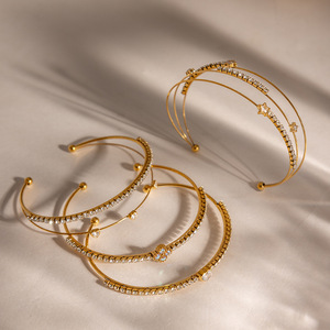Brazalete Geométrico Abierto de Cristal para Mujer, Diseño de Estrella Dorada, Engaste de Canal, Joyería para Uso Diario - Product Image 4