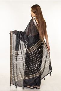 Elegante Sari Tradicional de Seda con Bordado Dorado Detallado, Ropa Étnica Clásica para Bodas, Fiestas y Eventos Especiales - Product Image 2