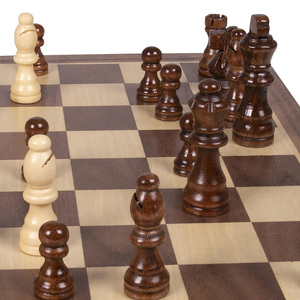 Jeu de société en bois personnalisé avec un coffret en bois portable et un rangement sécurisé pour les pièces, jeu d'échecs de qualité supérieure - Product Image 4