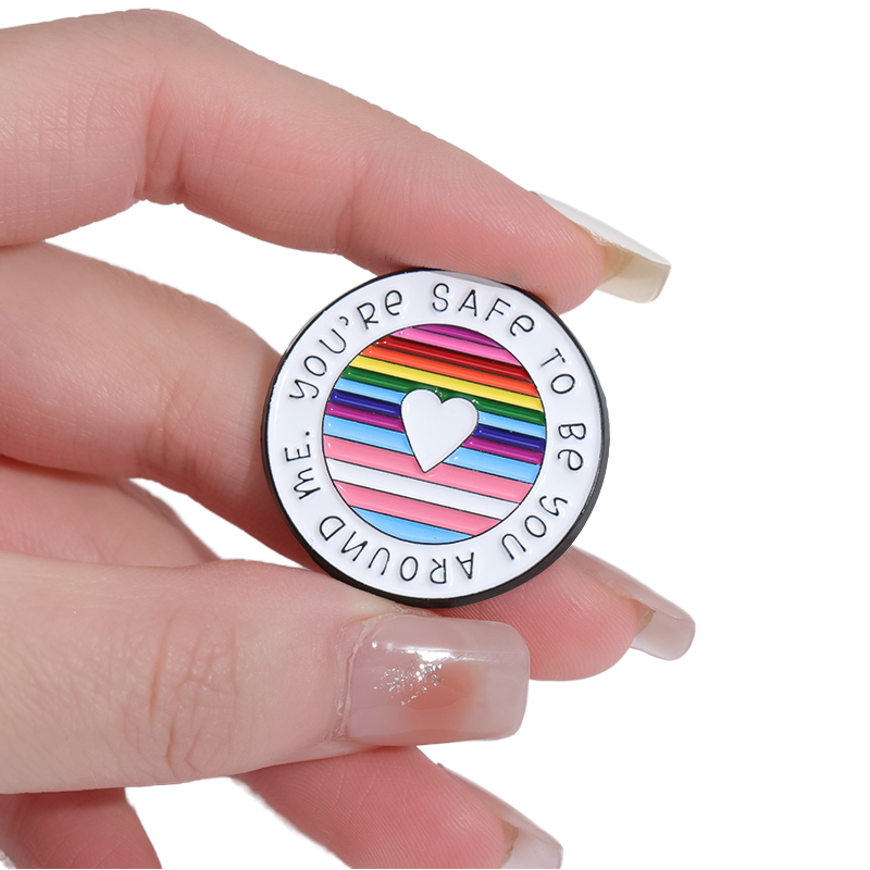 Брошь эмалированная в полоску