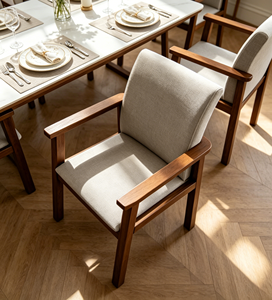 Fauteuil scandinave moderne en bois avec revêtement crème pour salle à manger - Product Image 1