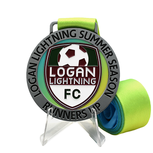 Medalla <span class=keywords><strong>de</strong></span> fútbol personalizada con corte hueco, diseño central <span class=keywords><strong>de</strong></span> balón <span class=keywords><strong>de</strong></span> fútbol en relieve, relleno <span class=keywords><strong>de</strong></span> esmalte degradado, borde dorado pulido, doble cara - Product Image 1