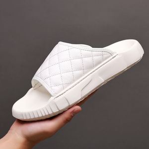 Nouvelles pantoufles en gros pour hommes, tongs d'été tendance en cuir de vachette pour la plage - Product Image 2
