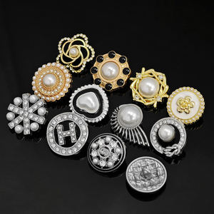 KUNSHUO Usine de boutons pour femmes vêtements pour dames vêtements manteau tige métal fleur bouton personnalisé perle strass pour dames vêtements - Product Image 4