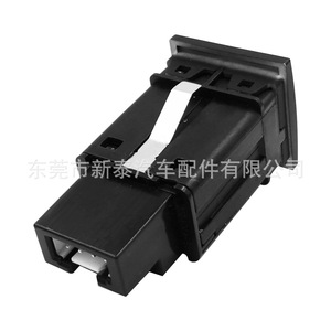 Cargador de Coche USB QC3.0 de 18W con Carga Rápida, 12-24V, Tipo Clip con Indicador LED - Product Image 3