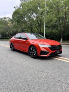 Skoda <span class=keywords><strong>Octavia</strong></span> de 2021 pour Toyota Land Cruiser Conduite à Droite Moteur Turbo 8L Boîte de Vitesses Manuelle Traction Avant Intérieur Sombre Voiture d'Occasion <span class=keywords><strong>Hybride</strong></span> - Product Image 4