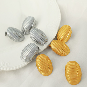 ต่างหูทรงเรขาคณิต ทอง เงิน ไทเทเนียม สตีล รูปทรงไม่สม่ำเสมอ ใส่ได้ทุกวัน สำหรับทุกเพศ EH186 - Product Image 2