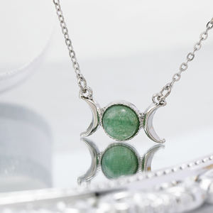 Colgante de acero inoxidable para mujer, con símbolo de diosa de la Luna, Triple Luna, Ópalo, cristal curativo, piedra Natural, Sailor Moon - Product Image 4