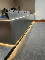 Comptoir de bar en acier inoxydable 304, style moderne avec rangement, taille personnalisée pour restaurant, hôtel, café, restauration