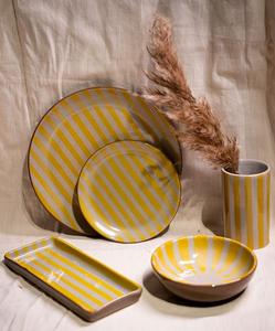 Plato de Cena y Tazón Decorativo de Cerámica Artesanal de Gres de Alta Cocción con Rayas Amarillas, Acabado Craquelado, Apto para Horno y Microondas, para un Estilo Moderno - Product Image 1