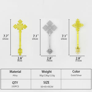 Подарок христианской православной религии, маленькая рука, держащая позолоченный крест, крест епископа пастора - Product Image 2