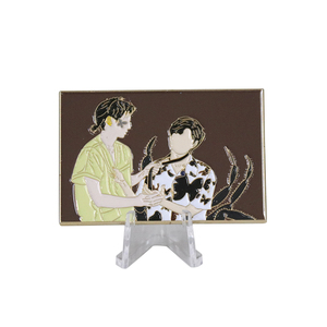 Spilla Distintivo Personalizzata in Metallo, Ferro, Lega di Zinco, con Logo Fustellato, Smalto Morbido o Duro, Prodotta dal Produttore - Product Image 4
