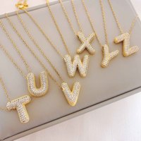 Collier pour femmes Jeutelis avec pendentif en zircon, chaîne en acier inoxydable 18 carats et lettres anglaises pour cadeau, fabriqué en laiton
