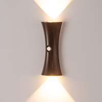 Lampe murale intérieure sans fil à détecteur de mouvement, magnétique, style nordique, rechargeable par USB, lumière LED pour escalier, chevet, veilleuse