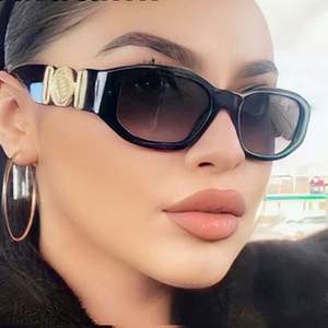 Lunettes de soleil noires rétro pour femmes avec logo personnalisé, protection UV400, petites lunettes de soleil carrées polygonales pour femmes - Product Image 2