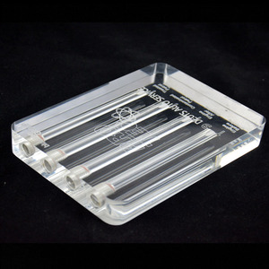 Support de comparaison d'huile moteur en acrylique transparent moderne avec quatre emplacements pour présenter les types d'huile moteur - Product Image 6