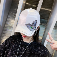 En gros Personnalisé Cristal Diamant Noeud Papillon Accessoires Satin Casquette De Baseball Femmes En Plein Air Pare-Soleil Crème Solaire Casquette De Baseball