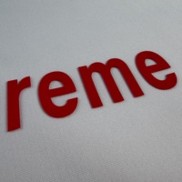 Étiquette thermocollante en silicone personnalisée avec lettrage imprimé en 3D pour l'identité de marque des vêtements (vente en gros)