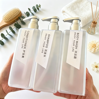 Mattierte und Bernsteinfarbene Quadratische Kunststoff-Pumpflasche 500ml Leerer Behälter für Duschgel Shampoo Körperwaschmittel mit Gold-Silber-Pumpe