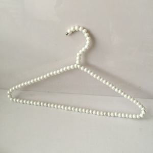 Ingrosso adorabile moda moderna brillante fatto a mano con perla di plastica appendiabiti da sposa per la visualizzazione in Boutique - Product Image 6