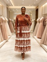 Robe de soirée plissée pour femmes rondes, motif floral marine, ceinture à fleurs 3D, grande taille, vente en gros, directement de l'usine