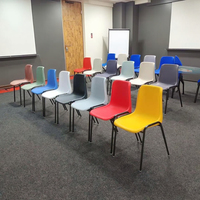 Chaises d'école ergonomiques empilables en plastique pour étudiants, avec pieds en métal, pour salles de formation, salles de classe et concerts - Vente en gros