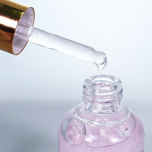 Suero Facial Iluminador y Reafirmante con Ácido Hialurónico y Extractos Botánicos para una Piel Radiante - Product Image 5