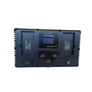 LED 600 RGB Luz de video en vivo Transmisión portátil de mano LED D600RGB Luz de cámara a todo color Luz de relleno LED para exteriores - Product Image 3