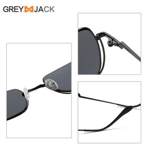 Nouvelles lunettes de soleil métalliques pour femmes G028 UV400 légères, monture carrée tendance, protection solaire classe 2, couleur or, verres PC - Product Image 2