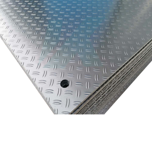 Service de coupe personnalisable Feuilles de plastique de protection de sol temporaires antidérapantes pour la construction et la rénovation - Product Image 1