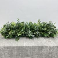 Chemin de table élégant en fleurs artificielles avec un design de pivoines et d'hortensias pour la décoration de mariage