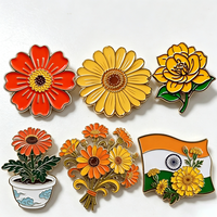 Badge en émail dur 3D en métal, motif marguerites africaines jaunes-orangées, objet de collection artistique pour les amateurs de plantes et de fleurs, personnalisable