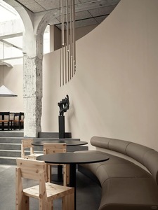 Ensemble de meubles d'hôtel en bois durable, style minimaliste moderne, tables rondes, chaises, usage commercial pour l'intérieur des hôtels - Product Image 3