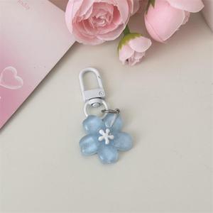Adorable porte-clés en résine en forme de fleur de cerisier, breloque mignonne pour sac à dos ou sac à main, cadeau idéal pour amis, couples ou étudiants - Product Image 6