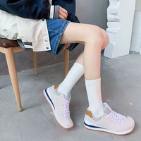 Chaussettes courtes de sport confortables de qualité supérieure Chaussettes d'équipage en coton coloré doux pour les femmes Lettre en gros