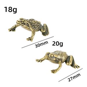 زينة مخصصة صغيرة على شكل ضفدع زينة يدوية من النحاس الأصفر زينة تمثال منحوت على شكل ضفدع - Product Image 3