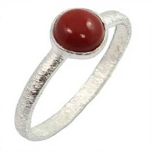 Bague de cocktail en argent sterling 925 faite à la main avec un corail rouge naturel classique certifié IGI de haute qualité, sertie dans un cadre - Product Image 2