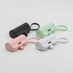 Mini Banco de Energía de 5000 mAh con Cables Integrados Compactos, Diseño de Cápsula Pequeña, Banco de Energía 3 en 1, Salida de 10 W con Soporte - Product Image 4
