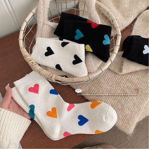 2025 <span class=keywords><strong>Sock</strong></span> Factory Mulheres Meias Atacado Senhoras Algodão Macio Coração <span class=keywords><strong>Valentines</strong></span> Fuzzy Tripulação Primavera e Verão Meias - Product Image 4