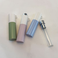 Atomiseur de parfum rechargeable portable de voyage, format mini 8ml 10ml, couleur personnalisée, avec crochet porte-clés