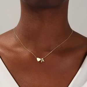 Collier Initiales en Plaqué Or 18 Carats avec Pendentif <span class=keywords><strong>C</strong></span>œur Délicat <span class=keywords><strong>pour</strong></span> Femmes et Adolescentes, Lettre A-Z, Colliers Tendance - Product Image 1